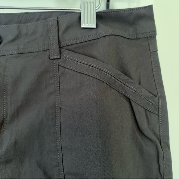 EUC Mountain Hardwear women’s black hiking pants, size 8 - Picture 3 of 9